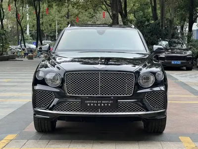 Bentley Bentayga 2021, 18000 км, за 1758000 CNY