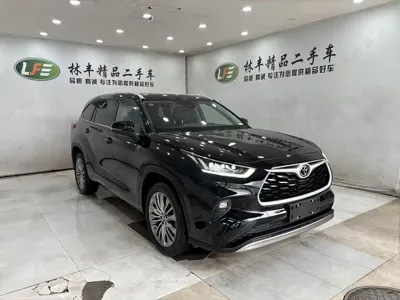 Toyota Highlander 2024, 33000 км, за 198800 CNY