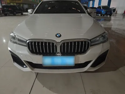 BMW 5 Series 2022, 49700 км, за 253258.35 CNY