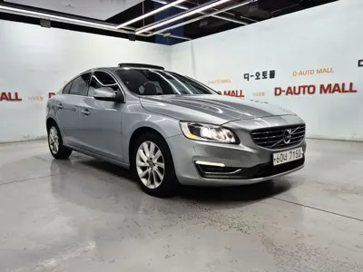 Volvo S60 · 2015 год
