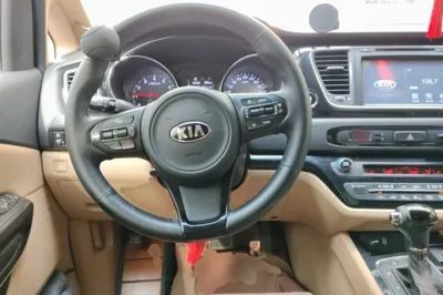 Kia Carnival 2015, 121900 км, за 65499.34 CNY - фото 10