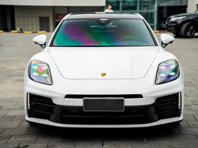 Porsche Panamera 2024, 18000 км, за 808800 CNY