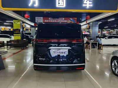 Denza Denza D9 2024, 57000 км, за 219899 CNY