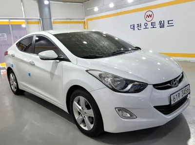 Hyundai Avante · 2012 год