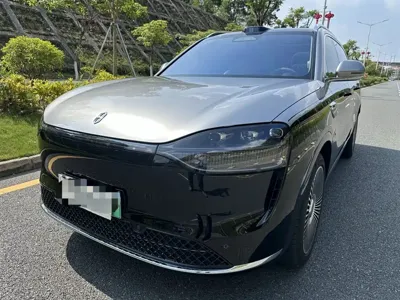 AITO 问界 AITO M9 · 2025 год