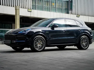 Porsche Cayenne Hybrid · 2022 год