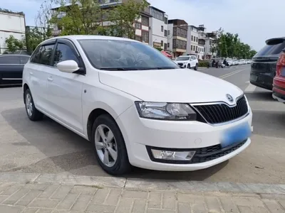 Skoda Rapid Spaceback 2016, 62900 км, за 42195 CNY