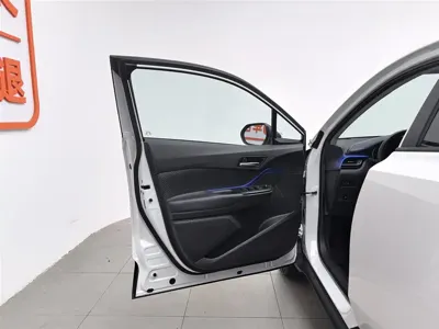 Toyota C-HR 2022, 43800 км, за 66900 CNY - фото 8