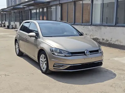 Volkswagen Golf 2019, 90000 км, за 42800 CNY
