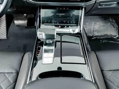 Audi A8 2021, 68000 км, за 326000 CNY - фото 13