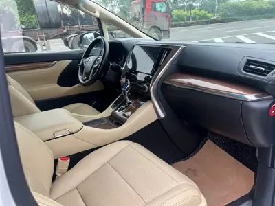 Toyota Alphard 2017, 167000 км, за 298000 CNY