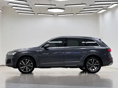 Audi Q7 2021, 21000 км, за 323000 CNY