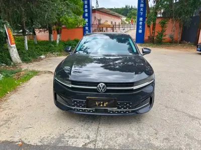 Volkswagen Magotan 2024, 35000 км, за 151800 CNY