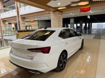 Skoda Octavia 2023, 34000 км, за 129000 CNY
