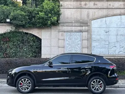 Maserati Levante 2021, 100800 км, за 275100 CNY