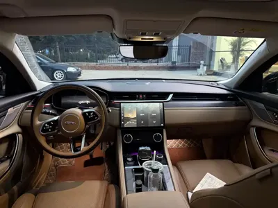 Jaguar XFL 2025, 12500 км, за 199800 CNY