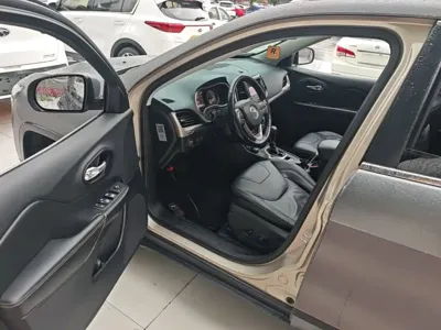 Jeep Cherokee (Import) 2015, 149400 км, за 30099 CNY - фото 16