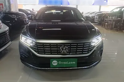 Volkswagen Passat 2023, 45800 км, за 118645.2 CNY