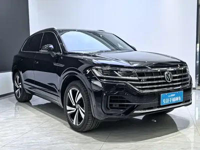 Volkswagen Touareg 2020, 142000 км, за 238000 CNY