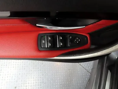 BMW 3-Series 2016, 252644 км, за 8500000 KRW - фото 11
