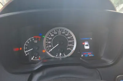 Toyota Corolla 2023, 5200 км, за 88170.09 CNY - фото 8