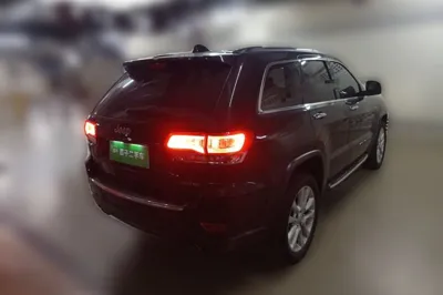 Jeep Grand Cherokee 2017, 103700 км, за 102931.12 CNY
