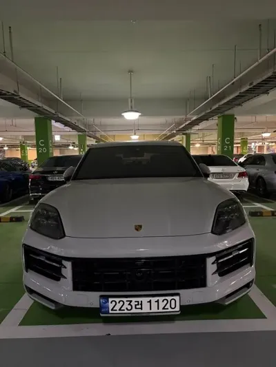 Porsche Cayenne 2024, 25000 км, за 140000000 KRW