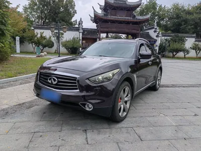 Infiniti QX70 · 2013 год