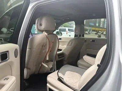 Li Auto Li L8 2023, 33000 км, за 205799 CNY