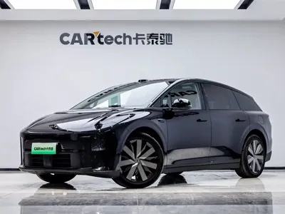 Li Auto 理想i6 2025, 4400 км, за 252800 CNY