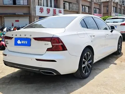 Volvo S60 2021, 56500 км, за 111000 CNY
