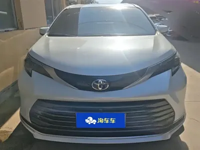 Toyota Sienna 2024, 32400 км, за 240000 CNY
