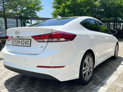 Hyundai Avante 2018, 89000 км, за 10400000 KRW