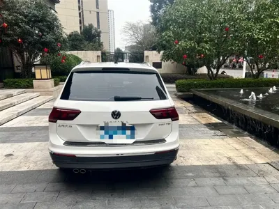 Volkswagen Tiguan L 2021, 56000 км, за 93000 CNY