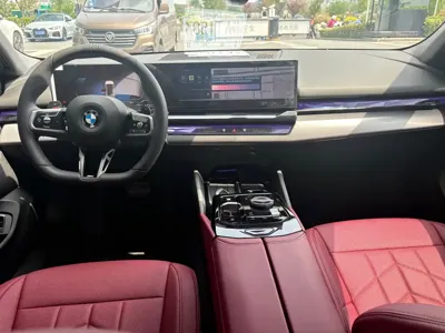 BMW 5 Series 2025, 9600 км, за 318000 CNY - фото 6