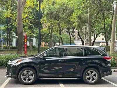 Toyota Highlander 2019, 70000 км, за 103800 CNY
