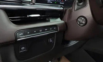 Cadillac Escalade 2024, 29976 км, за 115900000 KRW - фото 28