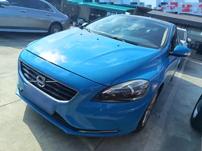 Volvo V40 · 2015 год