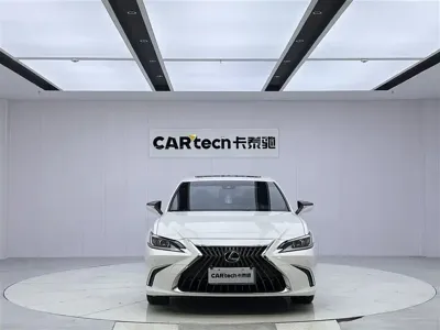 Lexus ES 2024, 29000 км, за 213800 CNY
