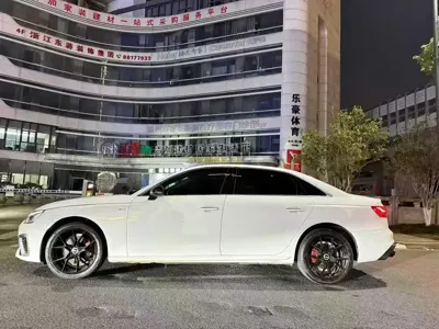 Audi A4L 2020, 50000 км, за 98000 CNY