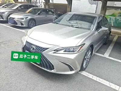 Lexus ES · 2023 год