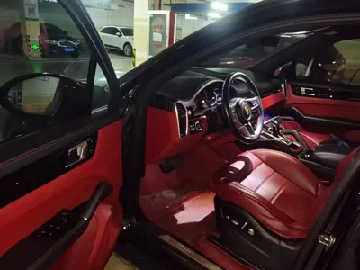 Porsche Cayenne 2020, 25000 км, за 445000 CNY
