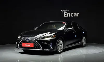 Lexus ES · 2022 год