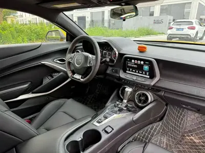 Chevrolet Camaro 2017, 70000 км, за 97800 CNY - фото 6