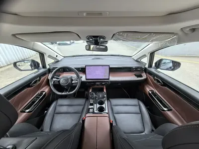 GAC Motor 传祺E8 PHEV 2024, 3000 км, за 153000 CNY