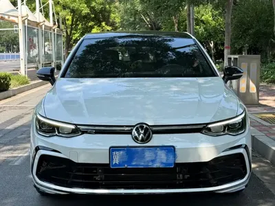 Volkswagen Golf 2024, 18000 км, за 118800 CNY