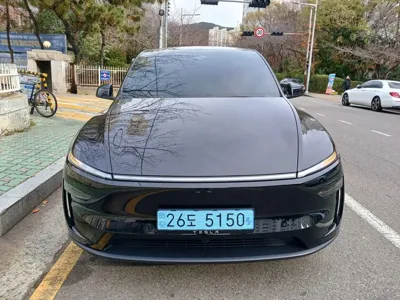 Tesla Model Y · 2025 год