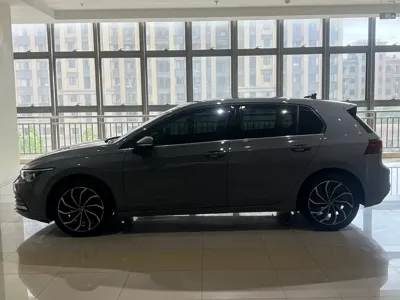 Volkswagen Golf 2022, 34000 км, за 83800 CNY