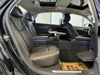 Audi A8 2018, 100000 км, за 298800 CNY - фото 10