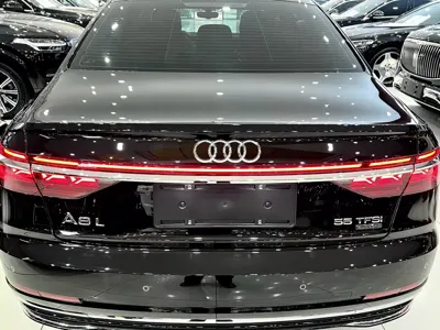 Audi A8 2025, 9000 км, за 700300 CNY - фото 5